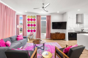 Ultimate Bach 10min to DT IG Walls Every Room